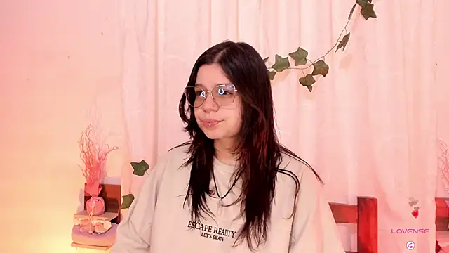 Snapshot of Mey_moon chatting on 02/15/25, 05:17 Mey moon online show from 02/15/25, 05:17