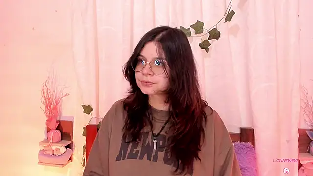 Snapshot of Mey_moon chatting on 02/19/25, 08:20 Mey moon online show from 02/19/25, 08:20