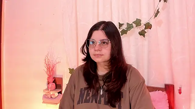 Snapshot of Mey_moon chatting on 02/25/25, 05:25 Mey moon online show from 02/25/25, 05:25