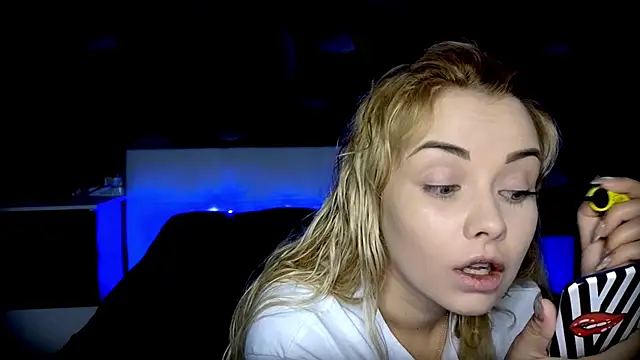 Snapshot of StephanieSweety chatting on 11/14/25, 11:31 StephanieSweety online show from 11/14/25, 11:31