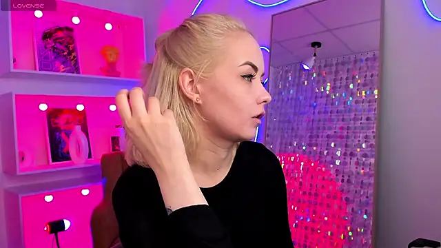 StephanieSweety online show from 05/24/26, 06:57