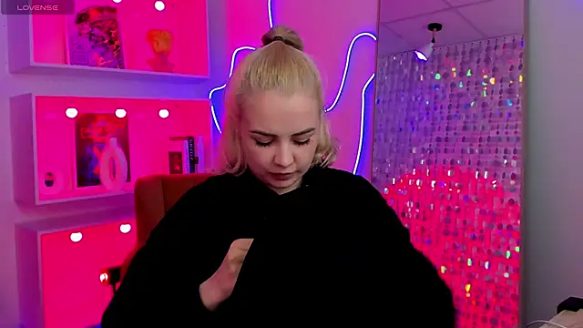 StephanieSweety online show from 05/30/26, 06:54