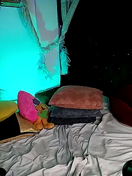 Snapshot of Piafisher1 chatting on 03/17/25, 12:57 Piafisher1 online show from 03/17/25, 12:57