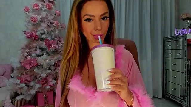 Snapshot of SeductiveButterfly chatting on 12/06/24, 12:23 SeductiveButterfly online show from 12/06/24, 12:23