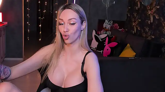 Snapshot of Blckmirrorr chatting on 01/29/25, 01:07 Blckmirrorr online show from 01/29/25, 01:07