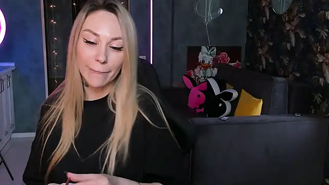 Snapshot of Blckmirrorr chatting on 09/14/25, 08:35 Blckmirrorr online show from 09/14/25, 08:35