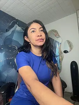 luzcastillo07 online show from 05/25/26, 02:17