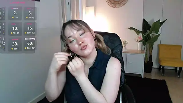 Crystal-dreamt online show from 05/31/26, 09:27