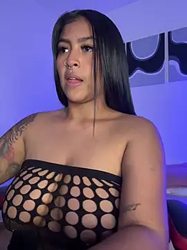 meganjames1 online show from 11/26/25, 12:11