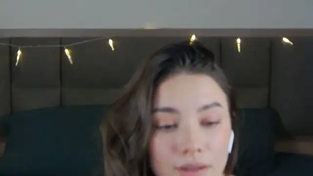 sinthiaroze online show from 02/28/25, 07:35