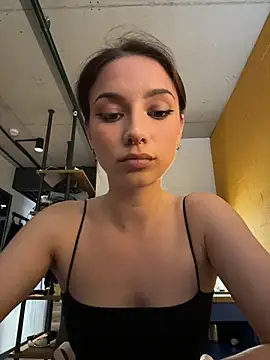 sinthiaroze online show from 09/19/25, 07:58