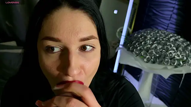 moniqque online show from 02/12/25, 08:38