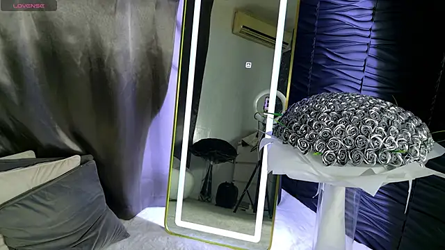 moniqque online show from 02/13/25, 11:50