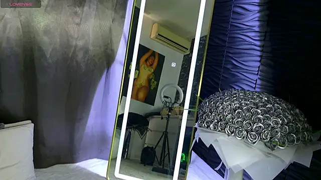 moniqque online show from 03/20/25, 11:38