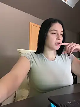 moniqque online show from 10/13/25, 01:33