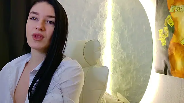 moniqque online show from 10/20/25, 04:46