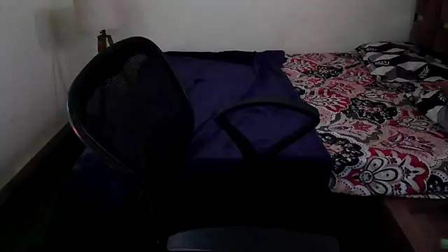 Snapshot of shivi_moto chatting on 01/17/25, 05:21 shivi moto online show from 01/17/25, 05:21