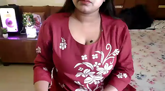 Snapshot of shivi_moto chatting on 02/02/25, 06:26 shivi moto online show from 02/02/25, 06:26