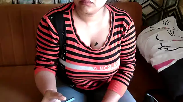 Snapshot of shivi_moto chatting on 02/24/25, 09:32 shivi moto online show from 02/24/25, 09:32