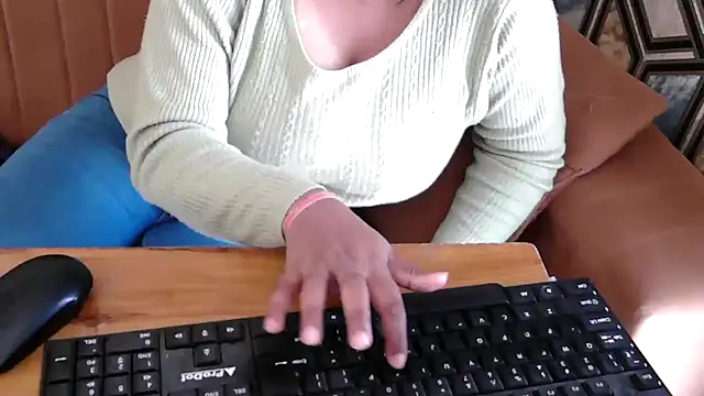 Snapshot of shivi_moto chatting on 03/03/25, 07:43 shivi moto online show from 03/03/25, 07:43