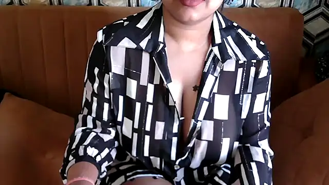 Snapshot of shivi_moto chatting on 03/05/25, 06:23 shivi moto online show from 03/05/25, 06:23