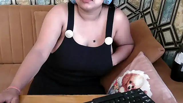 Snapshot of shivi_moto chatting on 03/08/25, 09:06 shivi moto online show from 03/08/25, 09:06