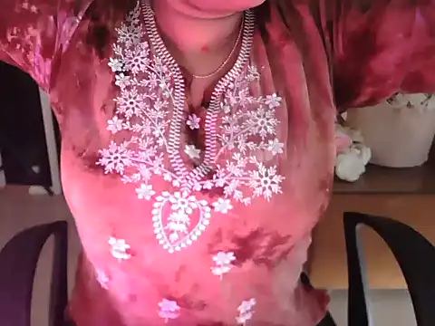 Snapshot of shivi_moto chatting on 09/25/25, 05:22 shivi moto online show from 09/25/25, 05:22