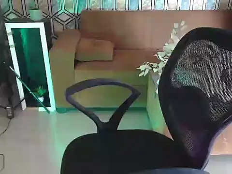 Snapshot of shivi_moto chatting on 09/29/25, 05:12 shivi moto online show from 09/29/25, 05:12