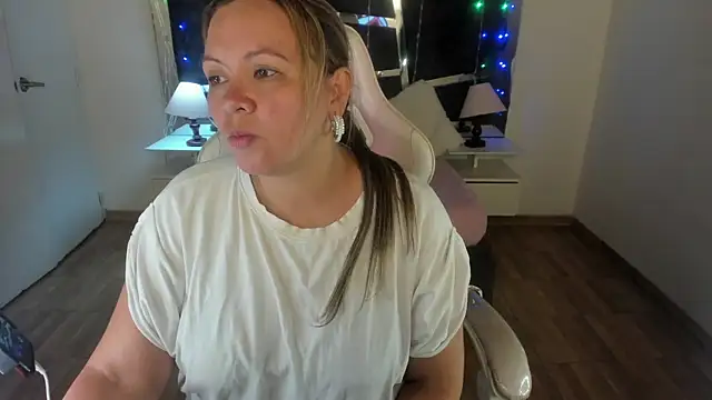 victoria rosse520 online show from 02/25/25, 08:30