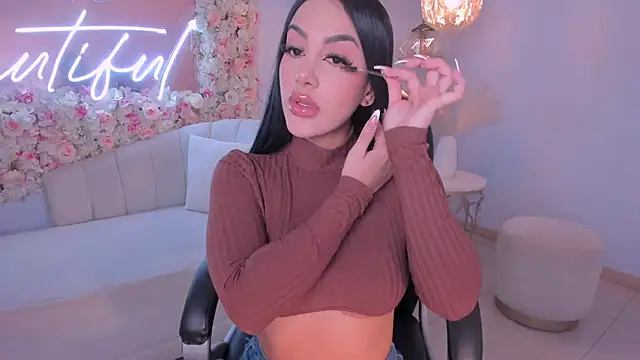 Snapshot of MileyCruz_ chatting on 12/02/24, 01:58 MileyCruz online show from 12/02/24, 01:58