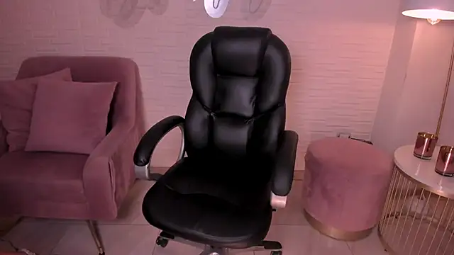 Snapshot of MileyCruz_ chatting on 02/02/25, 01:45 MileyCruz online show from 02/02/25, 01:45