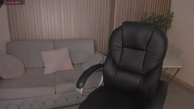 Snapshot of MileyCruz_ chatting on 02/19/25, 03:28 MileyCruz online show from 02/19/25, 03:28