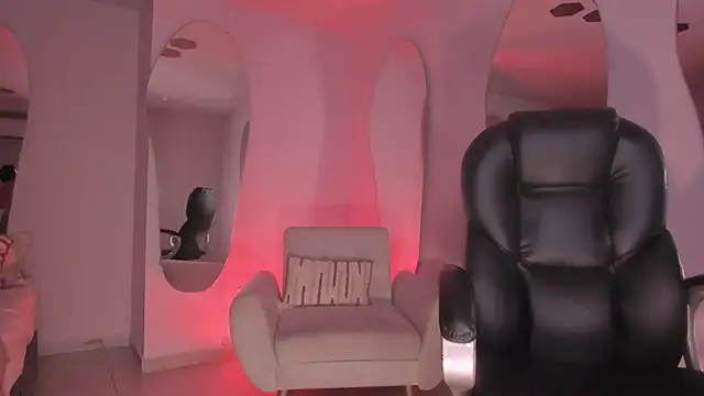 Snapshot of MileyCruz_ chatting on 03/12/25, 09:34 MileyCruz online show from 03/12/25, 09:34