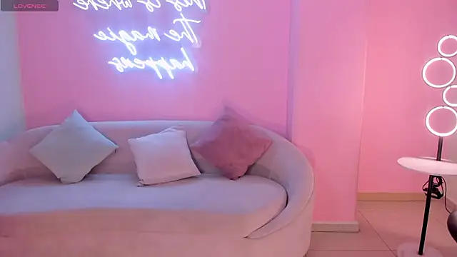 Snapshot of BiancaPierce chatting on 03/03/26, 12:00 BiancaPierce online show from 03/03/26, 12:00