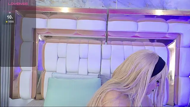 valkiria moore online show from 03/04/26, 08:04