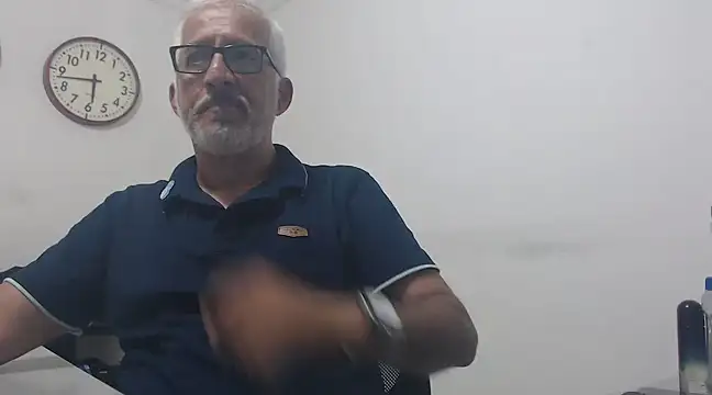 Snapshot of cenizo10124 chatting on 02/23/25, 10:42 cenizo10124 online show from 02/23/25, 10:42