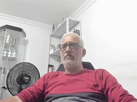 Snapshot of cenizo10124 chatting on 12/13/25, 10:26 cenizo10124 online show from 12/13/25, 10:26