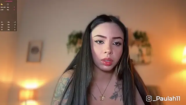 Snapshot of Paulah_x chatting on 11/15/25, 09:43 Paulah x online show from 11/15/25, 09:43