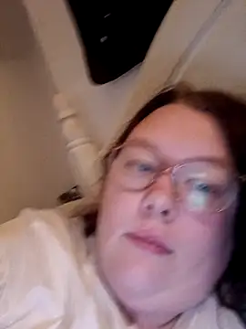 Sexycurvyemilyy online show from 11/27/25, 01:18