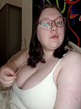 Sexycurvyemilyy online show from 04/21/26, 08:55