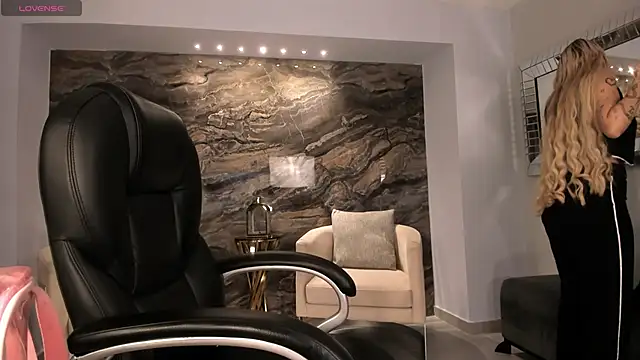 SophiePalmer online show from 02/20/25, 12:04