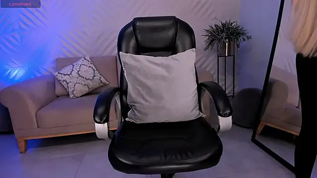 SophiePalmer online show from 03/01/25, 01:51