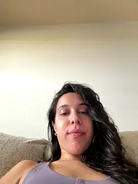 Snapshot of Natur4lBeautyb33 chatting on 10/28/25, 05:04 Natur4lBeautyb33 online show from 10/28/25, 05:04