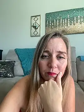 Snapshot of SkyelarSommer chatting on 12/03/24, 05:55 SkyelarSommer online show from 12/03/24, 05:55