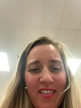 Snapshot of SkyelarSommer chatting on 12/04/24, 12:19 SkyelarSommer online show from 12/04/24, 12:19