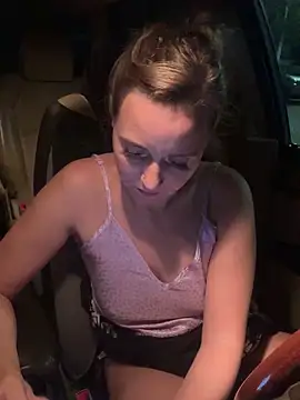 Snapshot of SkyelarSommer chatting on 12/08/24, 01:24 SkyelarSommer online show from 12/08/24, 01:24