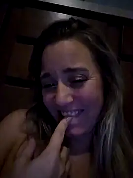 Snapshot of SkyelarSommer chatting on 12/11/24, 11:08 SkyelarSommer online show from 12/11/24, 11:08