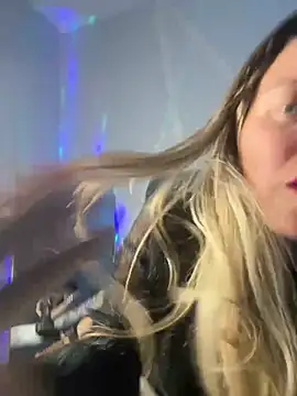 Snapshot of SkyelarSommer chatting on 12/12/24, 05:10 SkyelarSommer online show from 12/12/24, 05:10