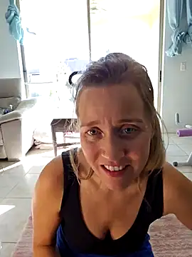 Snapshot of SkyelarSommer chatting on 12/13/24, 04:27 SkyelarSommer online show from 12/13/24, 04:27