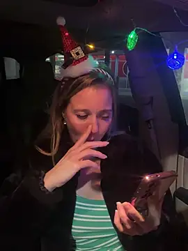 Snapshot of SkyelarSommer chatting on 12/22/24, 04:17 SkyelarSommer online show from 12/22/24, 04:17